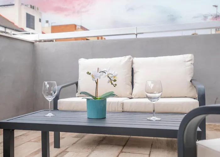 Spacious Penthouse With Private Terrace *