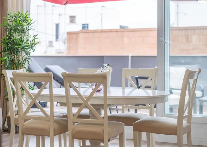 Spacious Penthouse With Private Terrace *